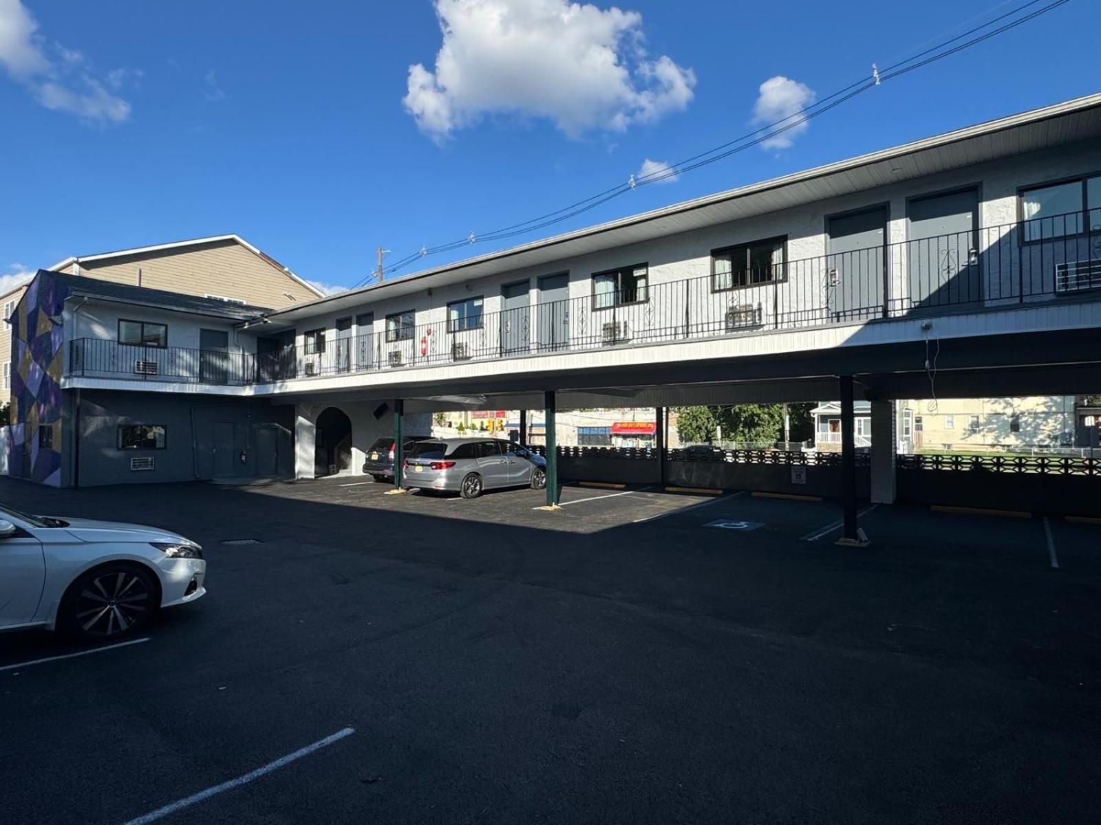 Essence Express Elizabeth Ewr Airport Hotell Exteriör bild