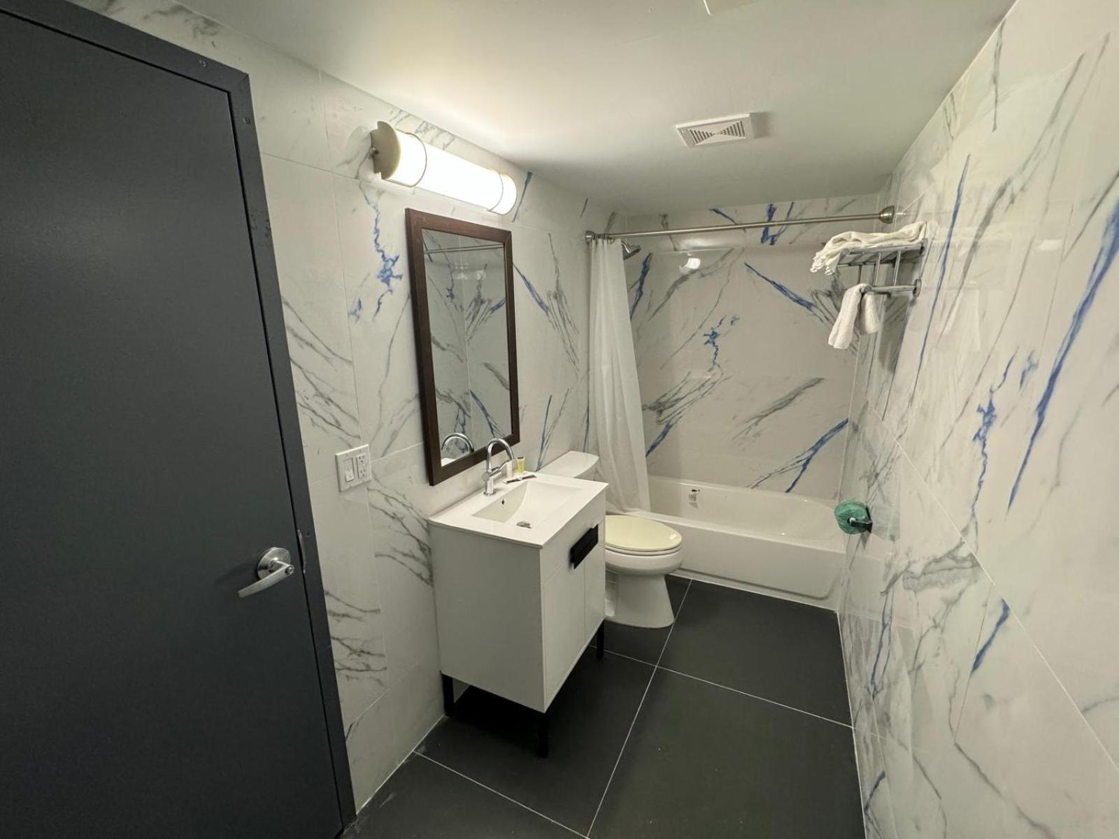 Essence Express Elizabeth Ewr Airport Hotell Exteriör bild