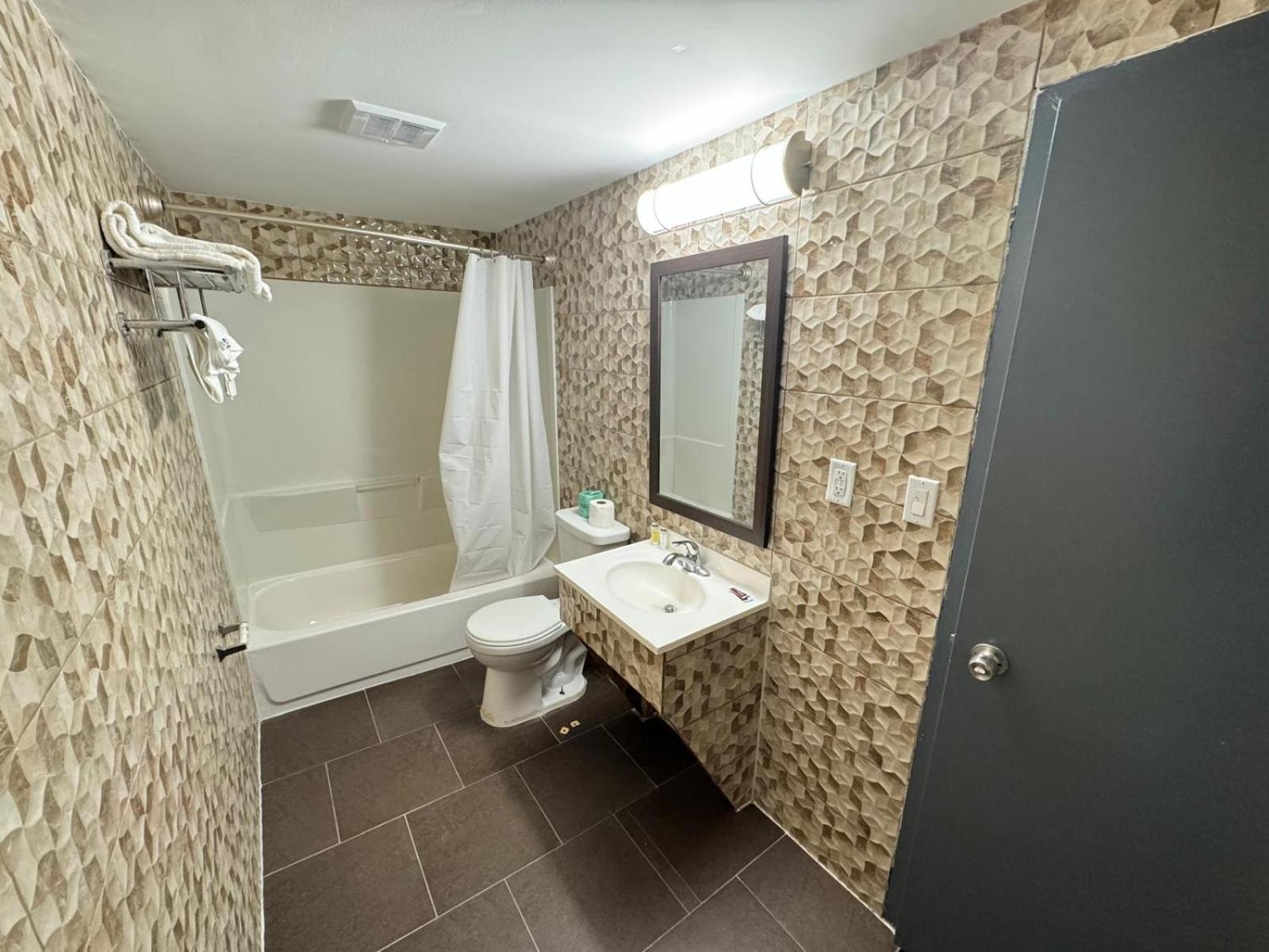 Essence Express Elizabeth Ewr Airport Hotell Exteriör bild