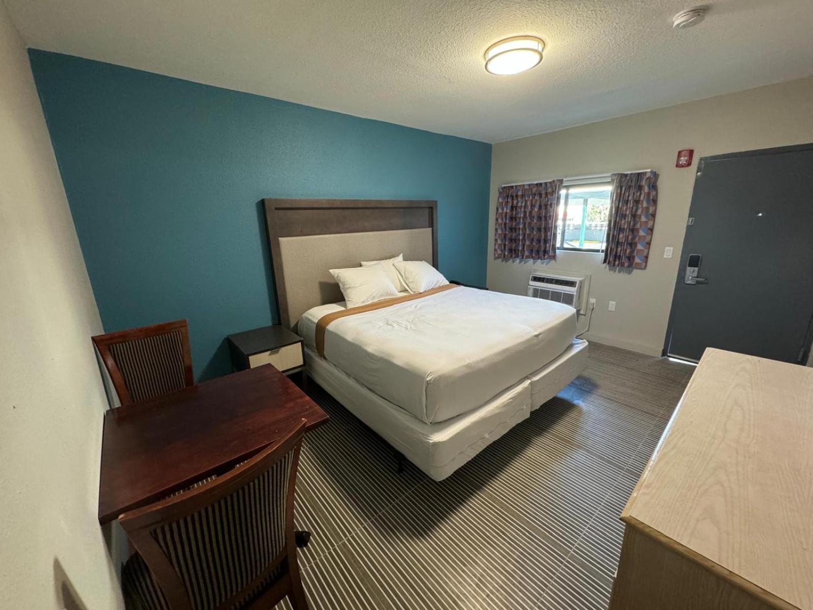 Essence Express Elizabeth Ewr Airport Hotell Exteriör bild