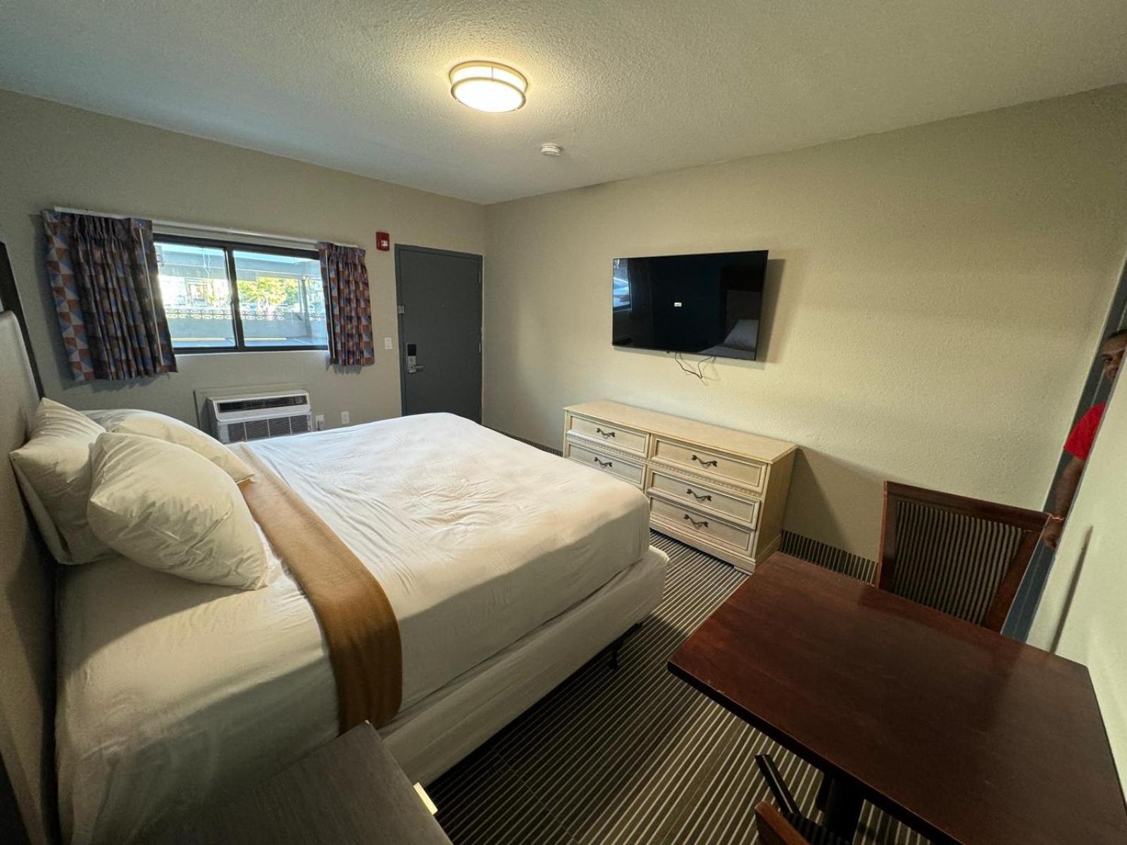 Essence Express Elizabeth Ewr Airport Hotell Exteriör bild