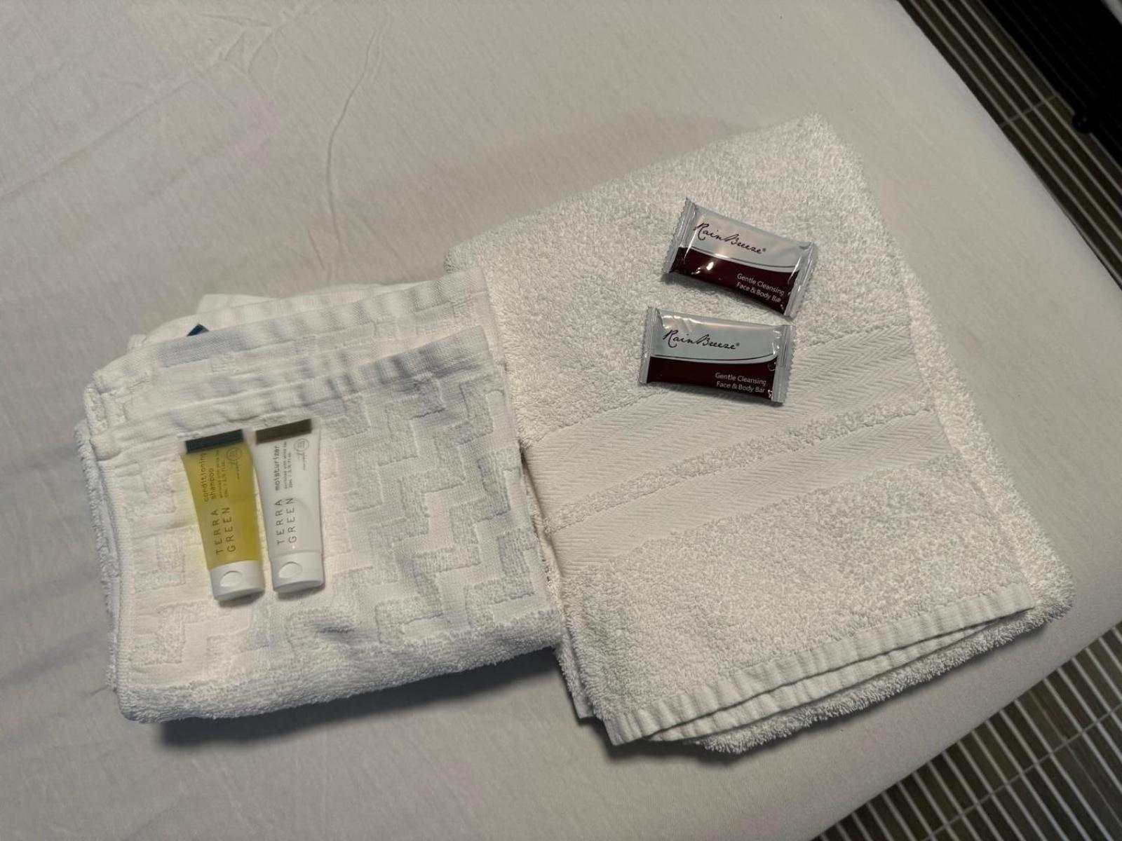 Essence Express Elizabeth Ewr Airport Hotell Exteriör bild